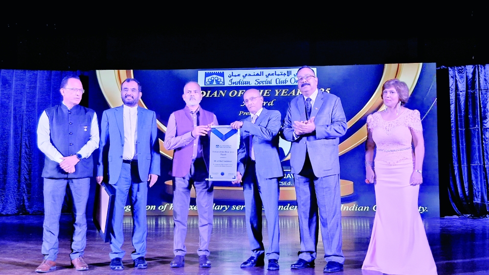 Dr Avirat Vaishnav being honoured with the ‘Indian of the Year’ Award