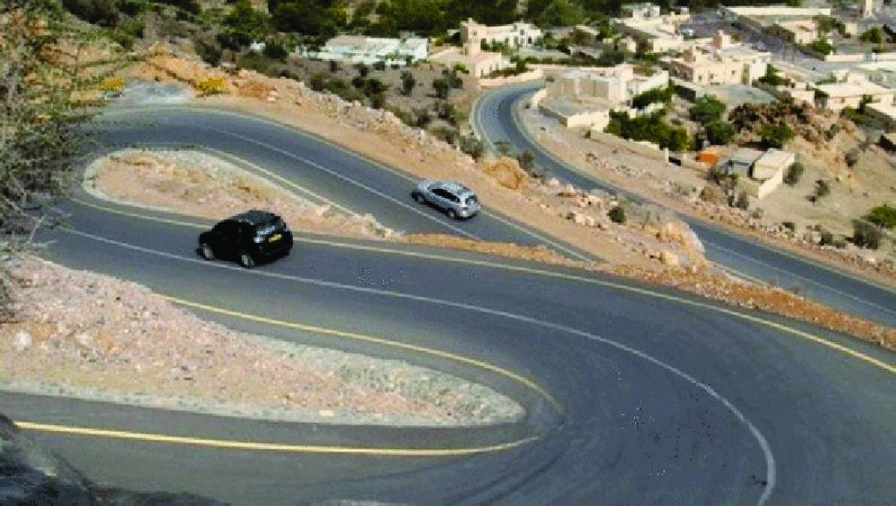 Recently, a car crashed into a mountainside while coming back from Al Jabal Al Akhdhar, resulting in the deaths of three people and multiple injuries.