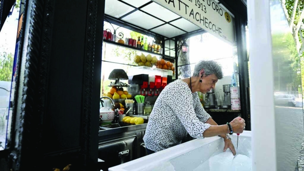 In heatwave, Romans turn to vintage snow cones to stay cool