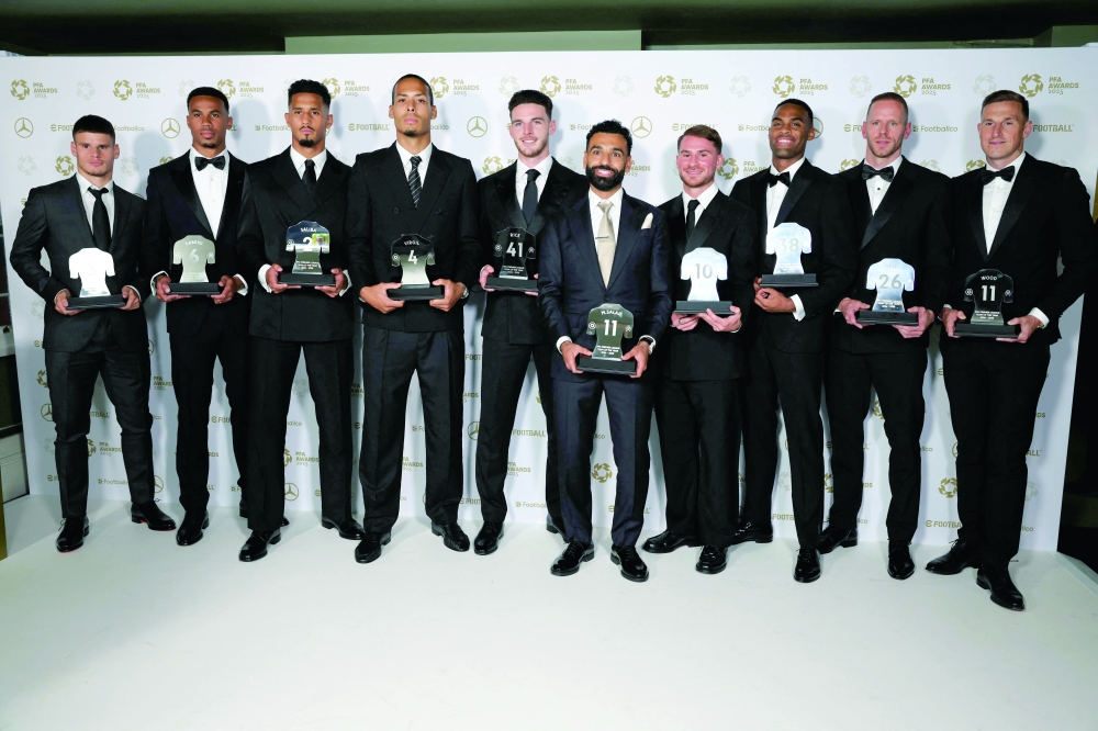 (From L to R) Liverpool's Hungarian defender Milos Kerkez, Arsenal's Brazilian defender  Gabriel Magalhaes, Arsenal's French defender William Saliba, Liverpool's Dutch defender Virgil van Dijk, Arsenal's English midfielder Declan Rice, Liverpool's Egyptian striker Mohamed Salah, Liverpool's Argentinian midfielder Alexis Mac Allister, Liverpool's Dutch midfielder Ryan Gravenberch, Nottingham Forest's Belgian goalkeeper Matz Sels and Nottingham Forest's New Zealand striker Chris Wood pose with their Mens's PFA Premier League team of the Year awards backstage during the 2024-2025 Professional Footballers' Association (PFA) awards, at the Opera House in Manchester, northern England, on August 19, 2025.  (Photo by Darren Staples / AFP)