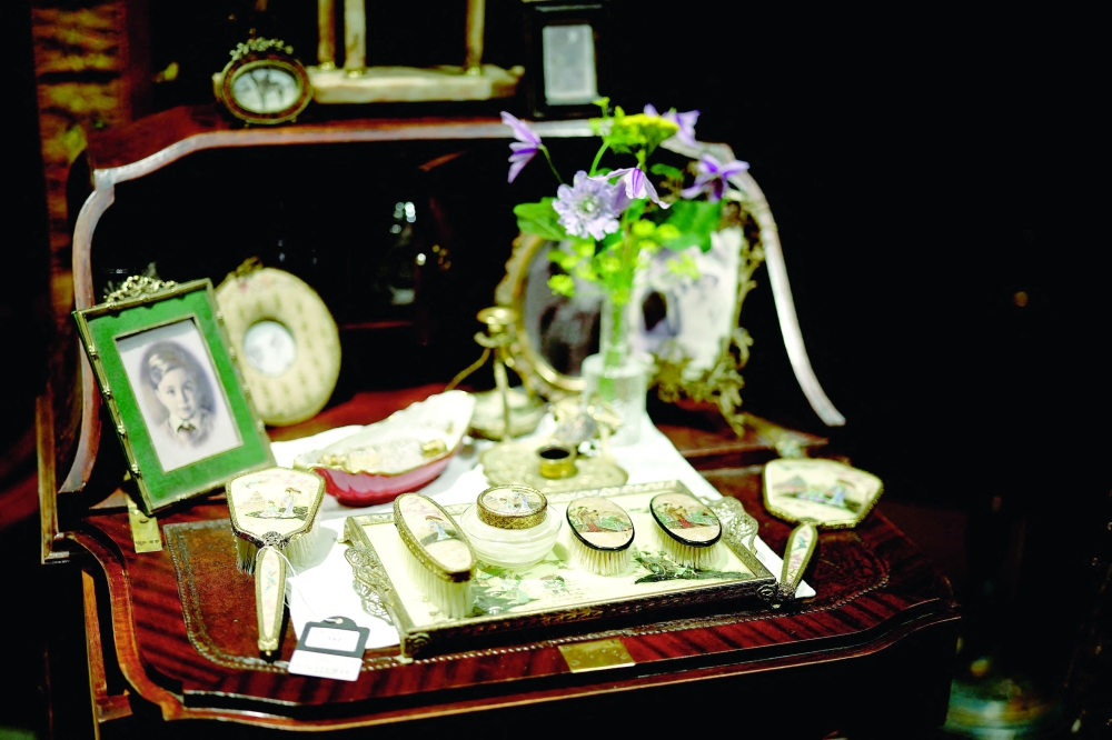 Downton Abbey fans pay homage to 'beautiful' props before finale