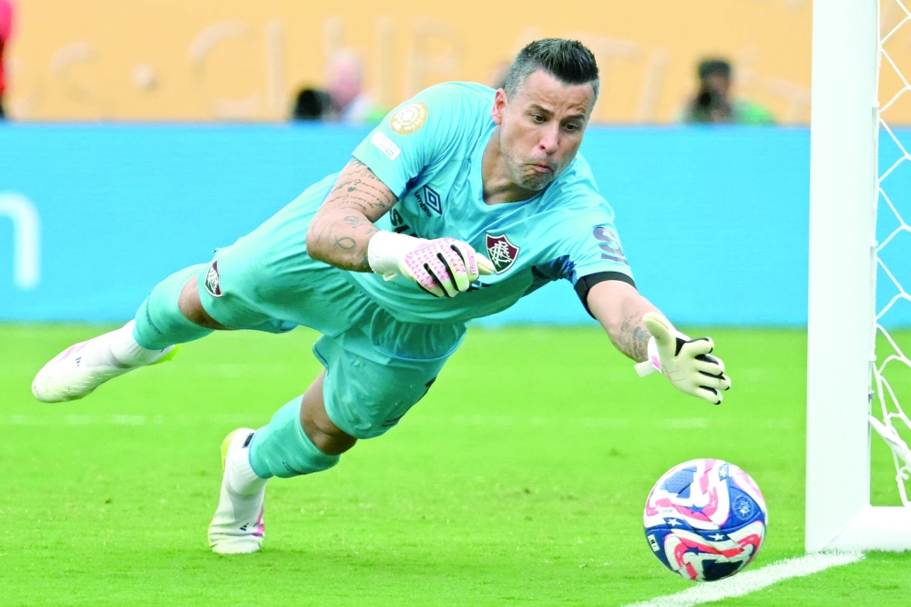 Shilton congratulates Fabio on breaking record