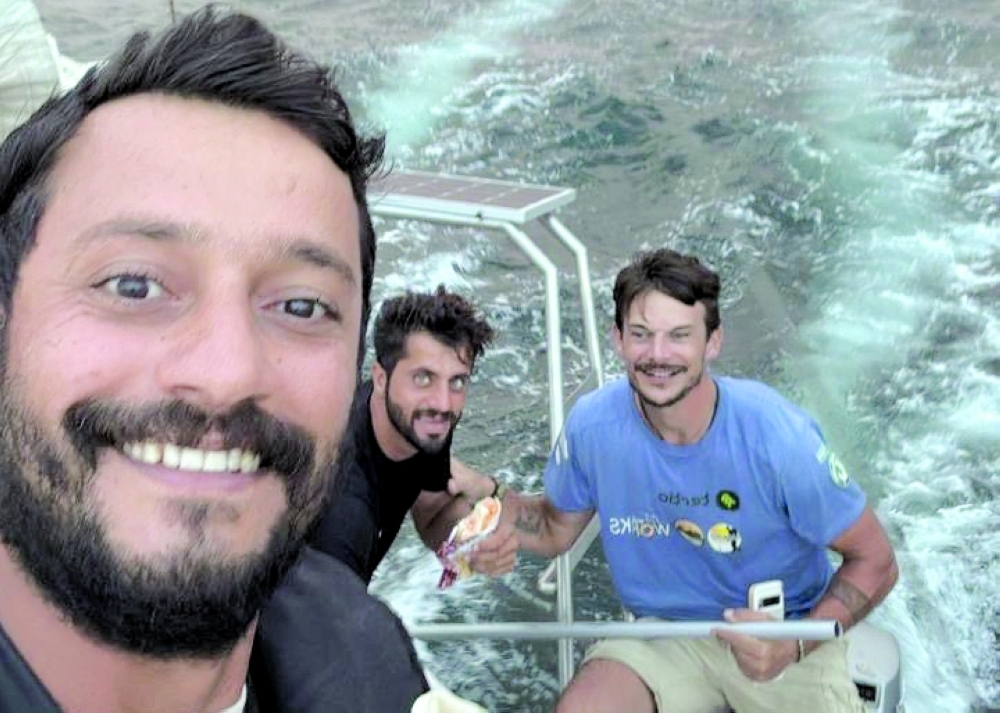 The crew set sail from Al Musannah bound for Gwadar, Pakistan, a distance of 581 kilometres.