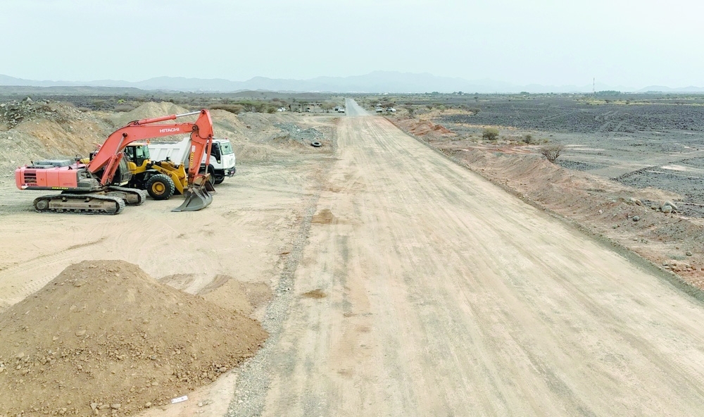 The projects form part of the 2025 road paving plan for the Al Sharqiyah North Governorate.