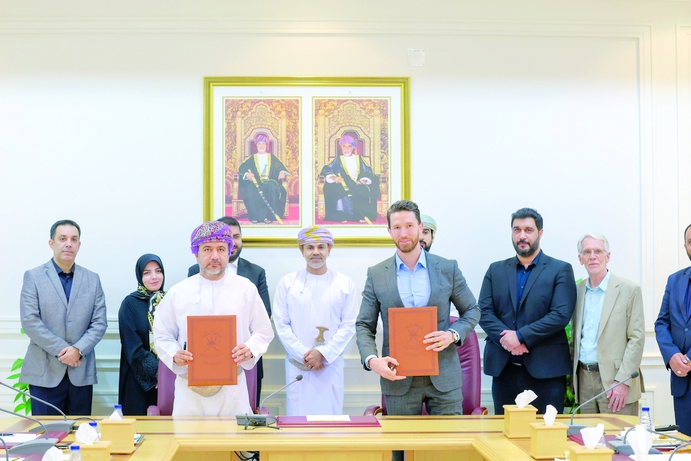 A unified investment contract to establish a dry battery manufacturing project was signed today