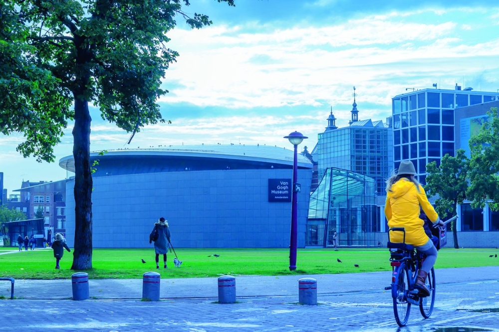 Van Gogh Museum 'could close' without more help from Dutch govt