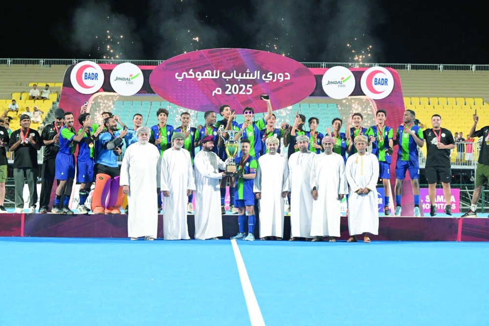 Ahli Sidab players celebrate with the trophy. — Abdulwahid al Hamadani