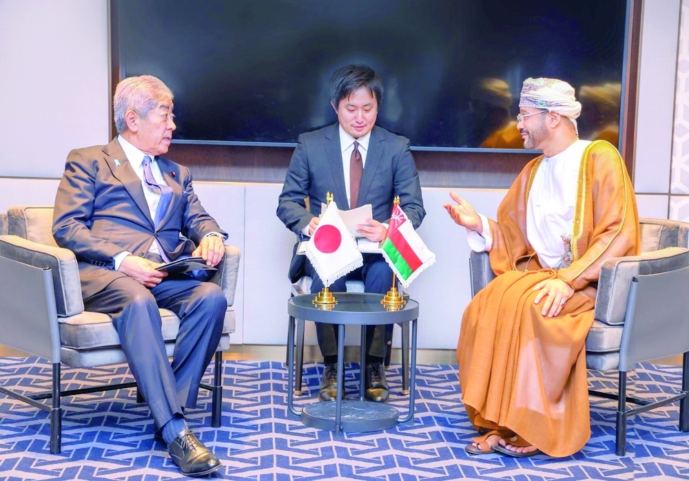 Sayyid Badr holds talks with Takeshi Iwaya