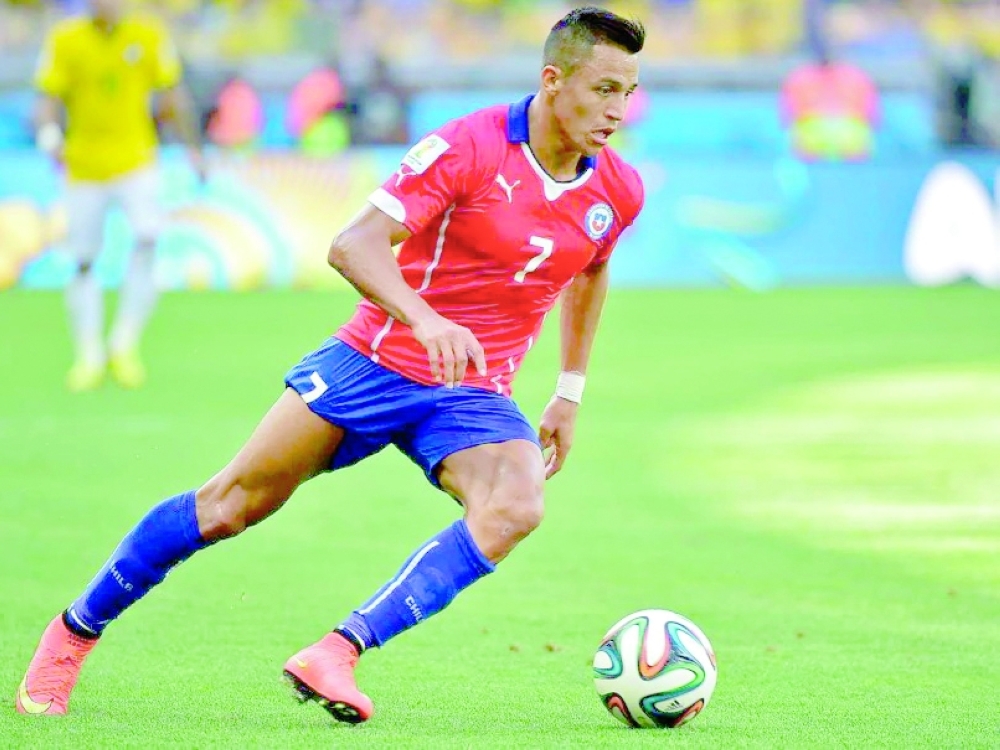 Chile great Sanchez joins Sevilla from Udinese