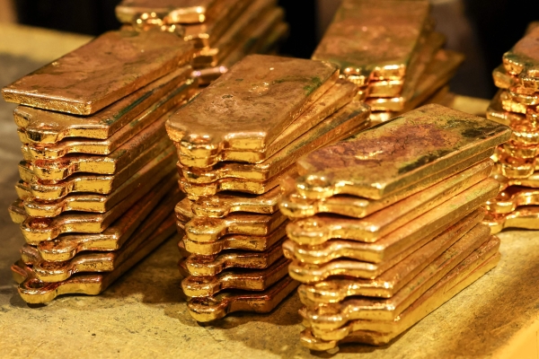 Gold price hits record above $3,500