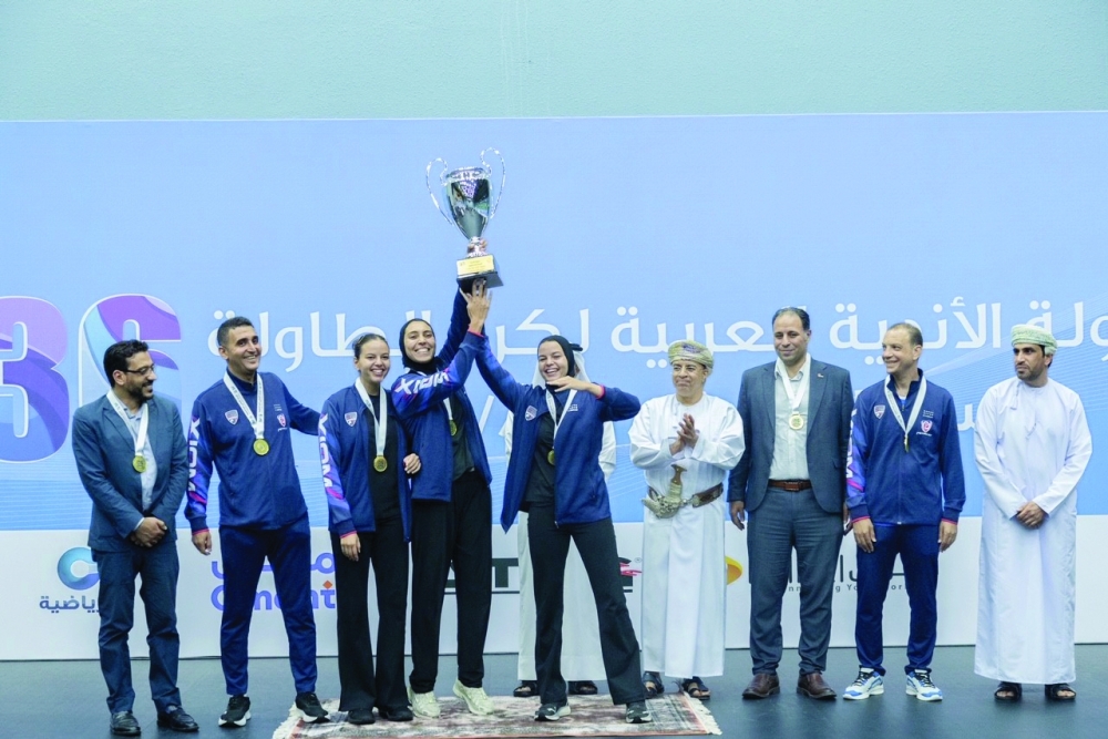 Petrojet players receive their trophy.