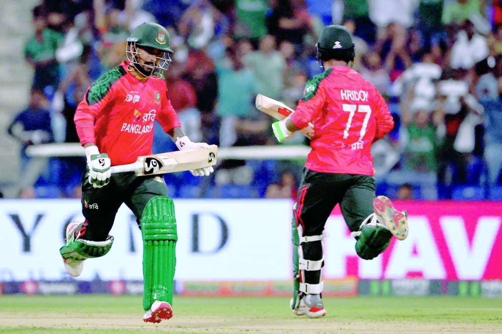 Bangladesh's captain Litton Das (L) and his teammate Towhid Hridoy run between the wickets during the Asia Cup 2025 Twenty20 international cricket match between Bangladesh and Hong Kong at the Sheikh Zayed Cricket Stadium in Abu Dhabi on September 11, 2025.  (Photo by Fadel SENNA / AFP)
