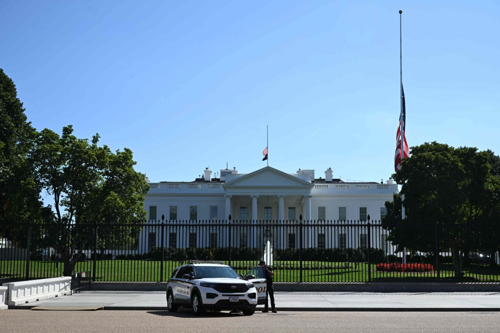 Members of the Secret Service block the street in front of the White House as US Vice President JD Vance and Secretary of State Marco Rubio meet with Qatari Prime Minister Sheikh Mohammed bin Abdulrahman al-Thani in Washington, DC, on September 12, 2025