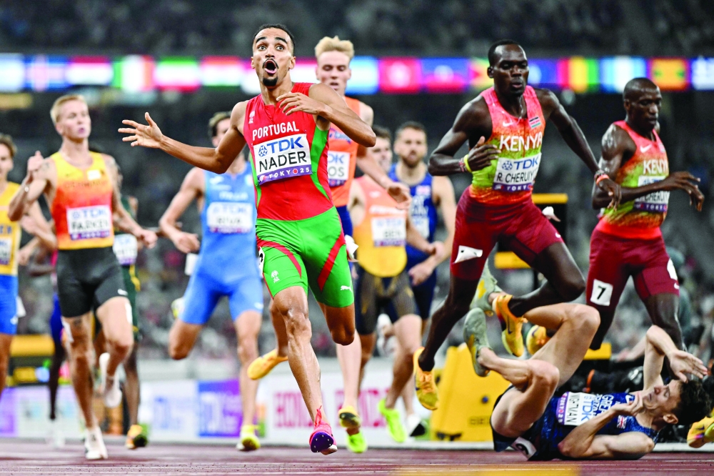 Portugal's Isaac Nader (L) reacts after winning as Kenya's Reynold Cheruiyot and Britain's athlete Jake Wightman fall crossing the finish line in the men's 1500m final during the World Athletics Championships in Tokyo on September 17, 2025. (Photo by Jewel SAMAD                          / AFP)
