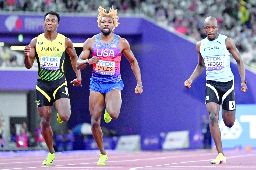 (From L) Jamaica's athlete Bryan Levell, US' athlete Noah Lyles and Botswana's athlete Letsile Tebogo compete in the men's 200m final during the World Athletics Championships in Tokyo on September 19, 2025.  (Photo by Jewel SAMAD                          / AFP)
