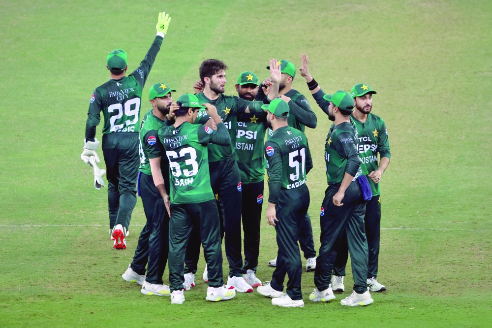 Pakistan's Shaheen Shah Afridi (C) celebrates with teammates after taking the wicket of Bangladesh's Towhid Hridoy during the Asia Cup 2025 Super Four Twenty20 international cricket match between Bangladesh and Pakistan at the Dubai International Stadium in Dubai on September 25, 2025.  (Photo by Fadel SENNA / AFP)
