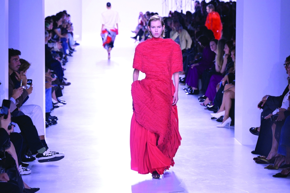 A model walks the runway during the Bottega Veneta collection show at Milan's Fashion Week Womenswear Spring / Summer 2026, on September 27, 2025 in Milan.