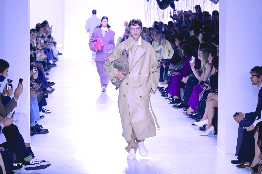 A model walks the runway during the Bottega Veneta collection show at Milan's Fashion Week Womenswear Spring / Summer 2026, on September 27, 2025 in Milan.