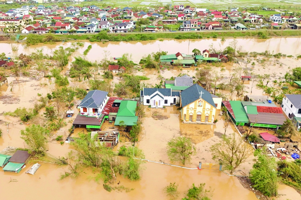 Typhoon Bualoi inflicts lasting floods on Vietnam