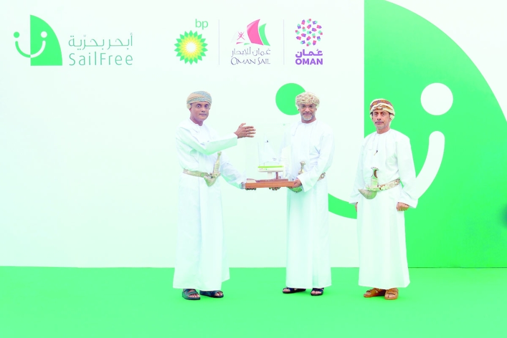 The dignitaries at the launching ceremony of the para sailing boats.