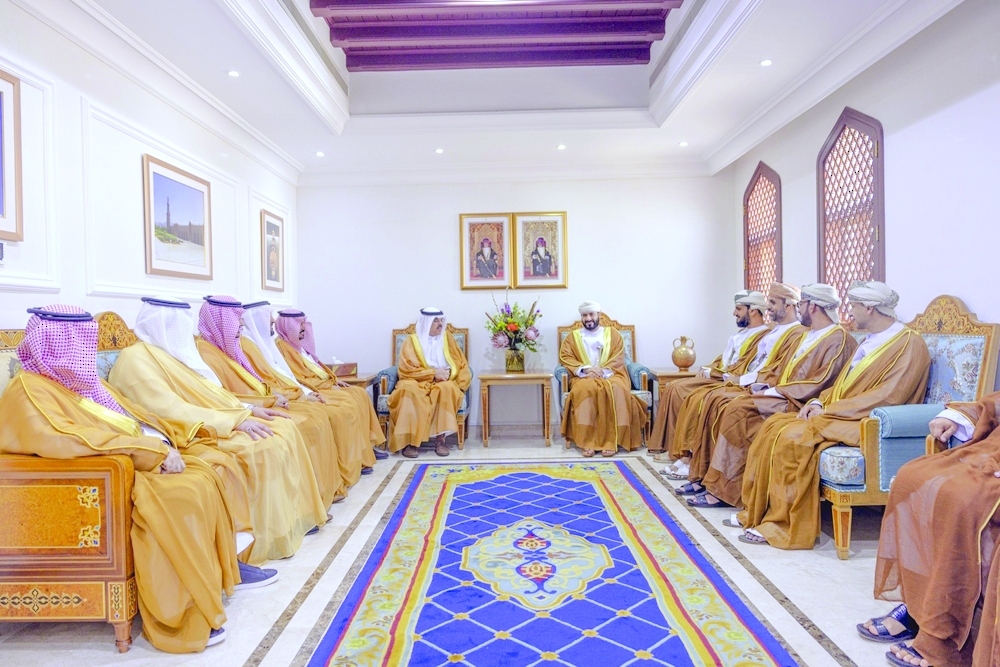 Dr Mohammed bin Said al Maamari, Minister of Awqaf and Religious Affairs, received at his office on Wednesday Emad bin Saleh al Kharashi, Governor of the General Authority of Awqaf in the Kingdom of Saudi Arabia. During the meeting, the two sides reviewed the fraternal relations between the two countries and the mechanism for strengthening them in the field of endowments (Awqaf), including the transfer of knowledge, and the exchange of expertise and experiences between the Ministry of Awqaf and Religious Affairs in the Sultanate of Oman and the General Authority of Awqaf in the Kingdom of Saudi Arabia. - ONA
