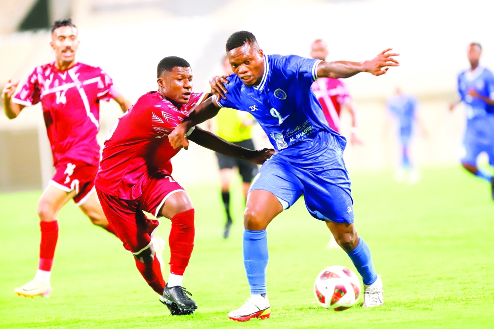 Saham and Al Rustaq players fight for the ball.