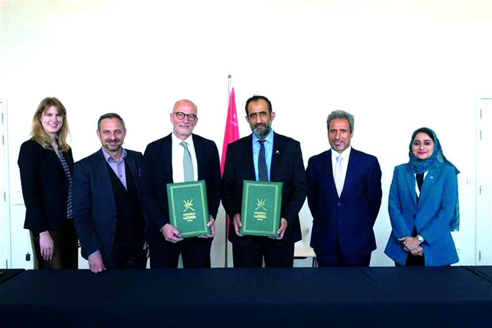 Representatives of Hydrom and H2Global Foundation pictured with Eng Salim bin Nasser al Aufi, Minister of Energy and Minerals, along with members of the Omani delegation, at the MoU signing in Brussels.
