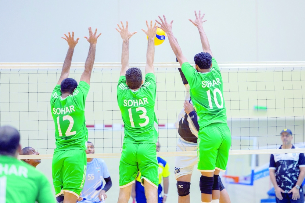 Sohar players block a Saham smash.