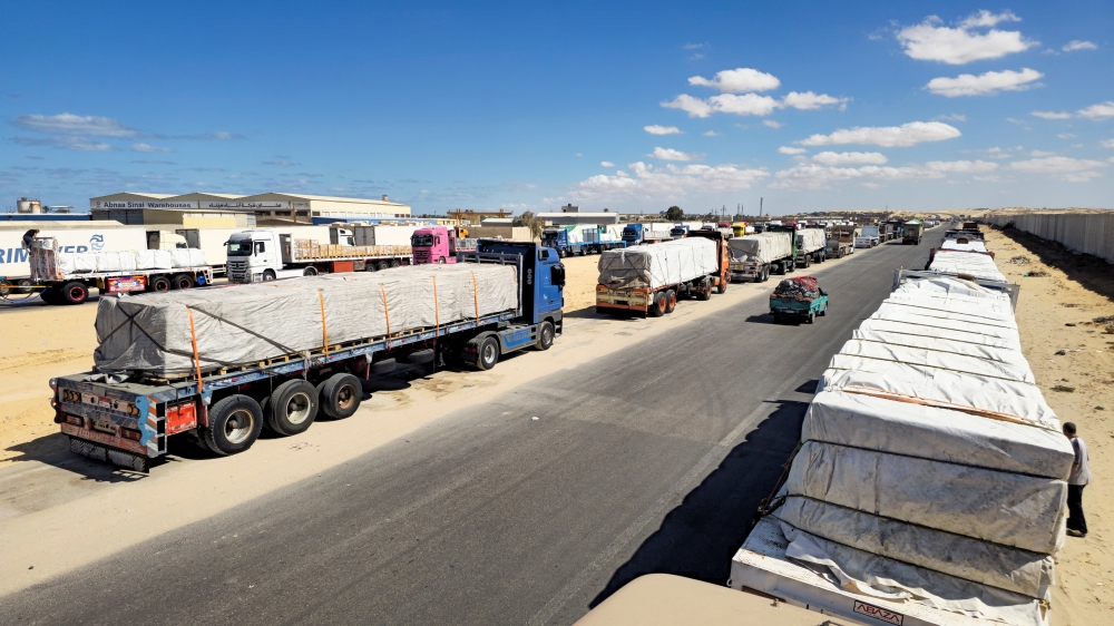 Trucks carrying humanitarian aid prepared by the Egyptian Red Crescent line up in Al-Arish