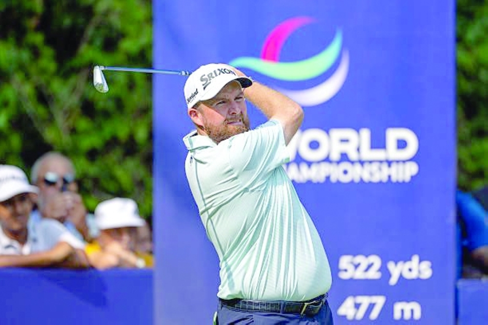 Shane Lowry led after a superb 64 on Thursday in the first round at the DP World India Championship in Delhi.