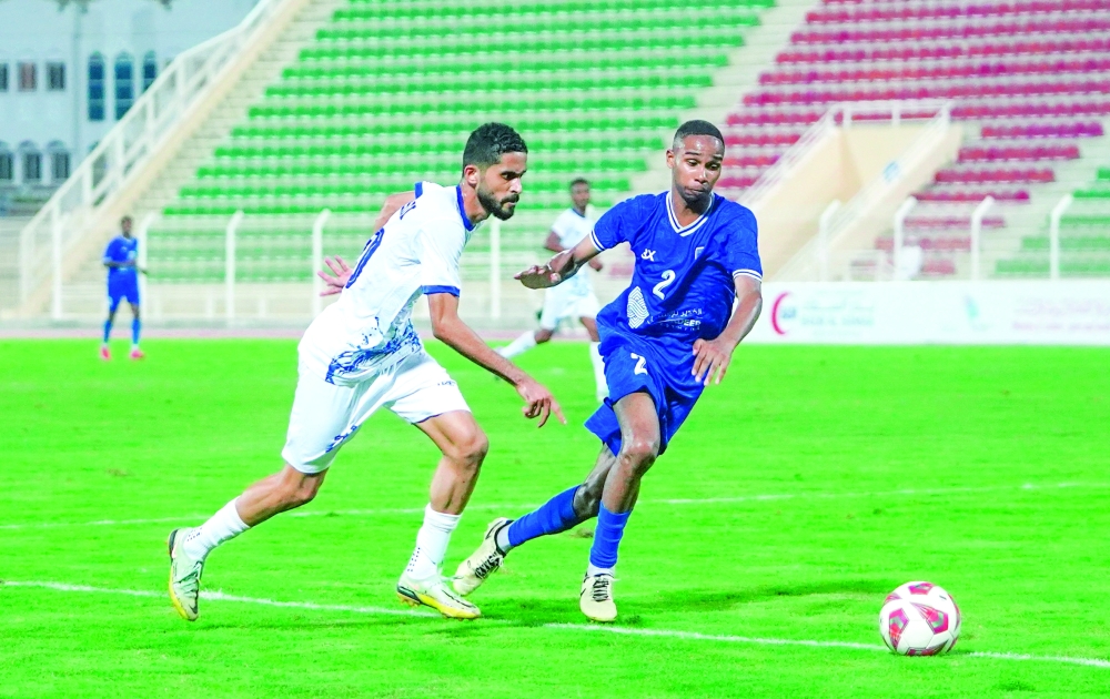 Saham and Sur players fight for the ball. 