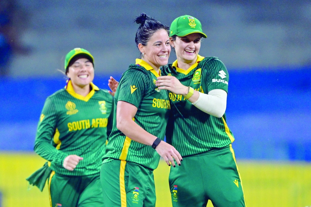 South Africa's Marizanne Kapp (C) celebrates with captain Laura Wolvaardt (R) after taking the wicket of Pakistan's Aliya Riaz during the ICC Women's Cricket World Cup 2025 one-day international (ODI) match between Pakistan and South Africa at the R. Premadasa International Cricket Stadium in Colombo on October 21, 2025. (Photo by Ishara S. KODIKARA / AFP)