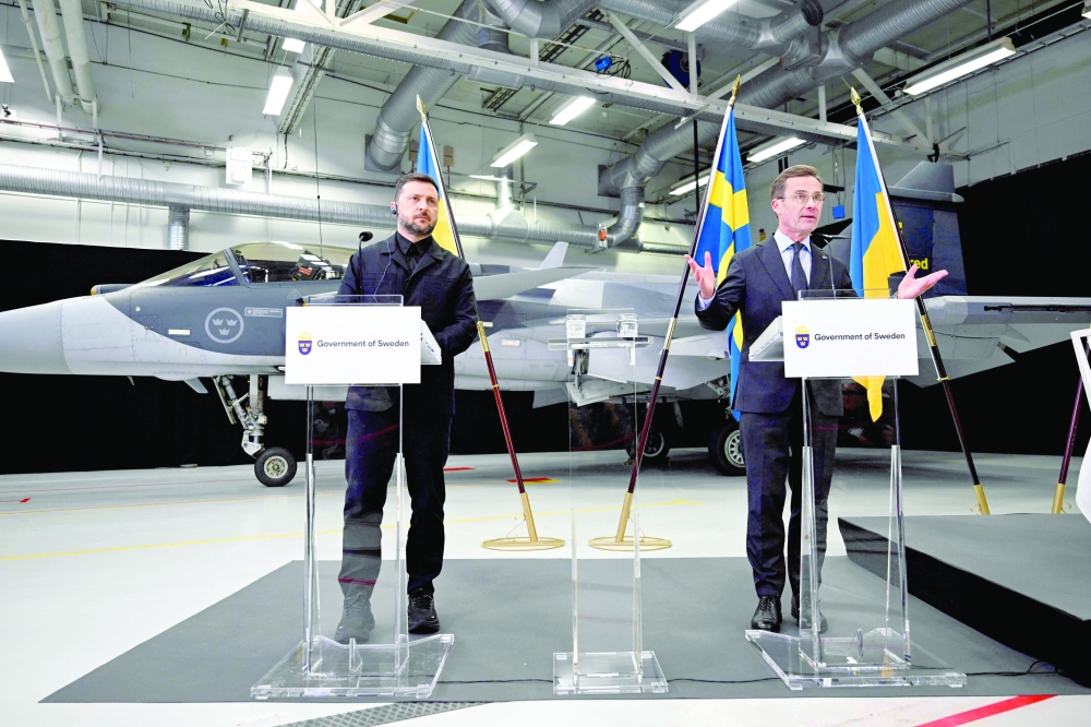 Swedish PM Ulf Kristersson (R) and Ukrainian President Volodymyr Zelensky give a joint press conference in Linkِping, Sweden. — AFP