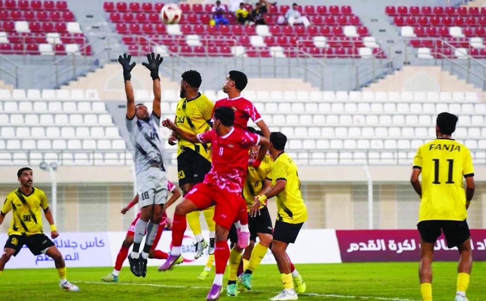 Al Musannah and Fanja players in action