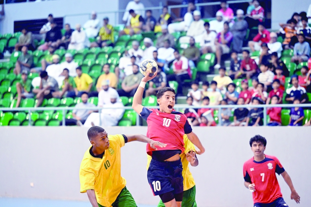  Muscat player aims towards Seeb goal. — Abdulwahid al Hamadani