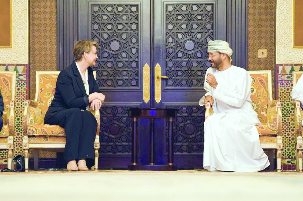 Sayyid Badr holds talks with Yvette Cooper