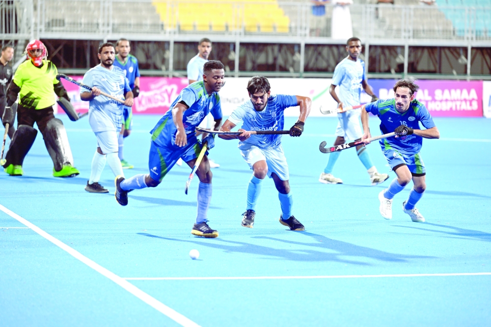 The match began at a fast pace with both teams exchanging attacks in search of an early goal.