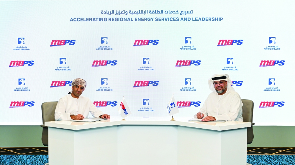 Top representatives of MB Group and ADNOC Drilling signing the strategic sale agreement.