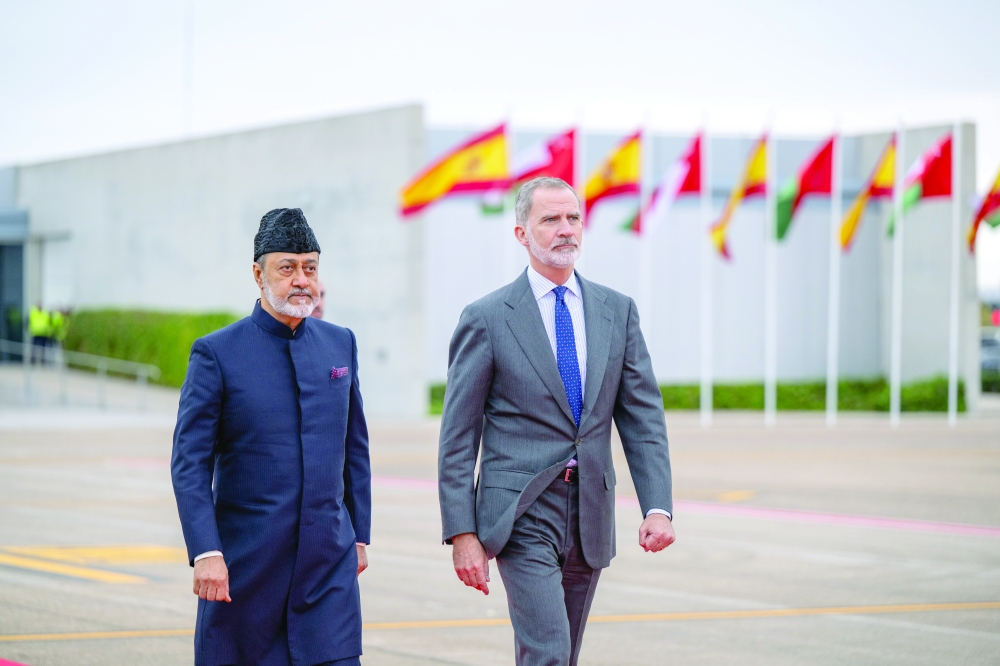 His Majesty Sultan Haitham bin Tarik left Madrid on Wednesday afternoon, concluding a three-day visit to the Kingdom of Spain. King Felipe VI of the Kingdom of Spain, led the farewell party for His Majesty the Sultan at the Adolfo Suárez Madrid-Barajas Airport.