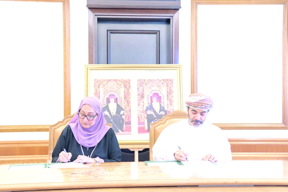 Shaikh Rashid bin Ahmed al Shamsi and Khadija bint Nasser al Saatiyah signed the agreement.