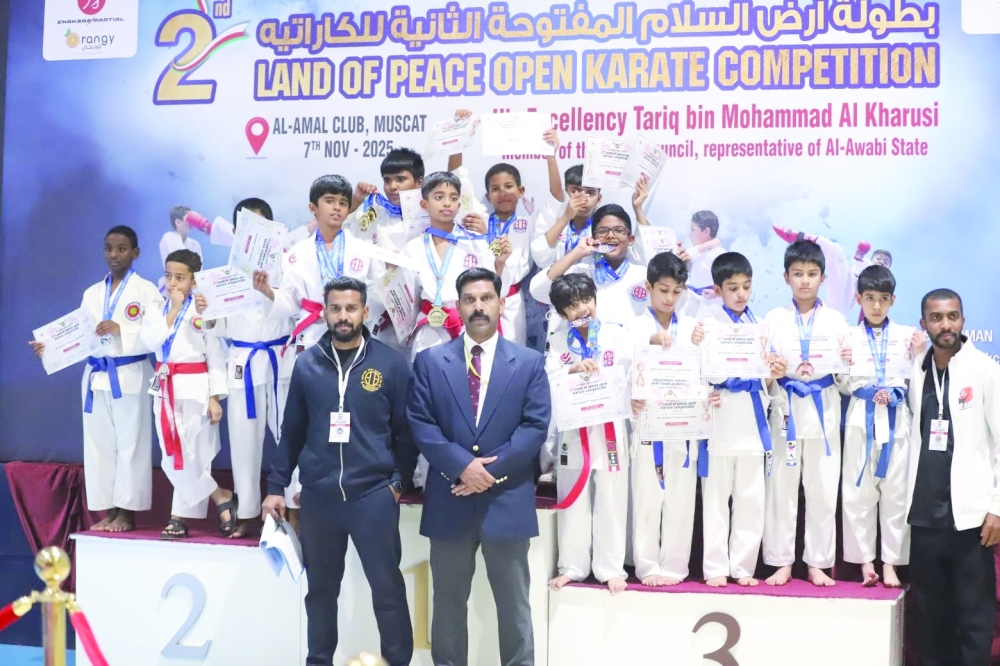 Winners and certificate holders with the officials.