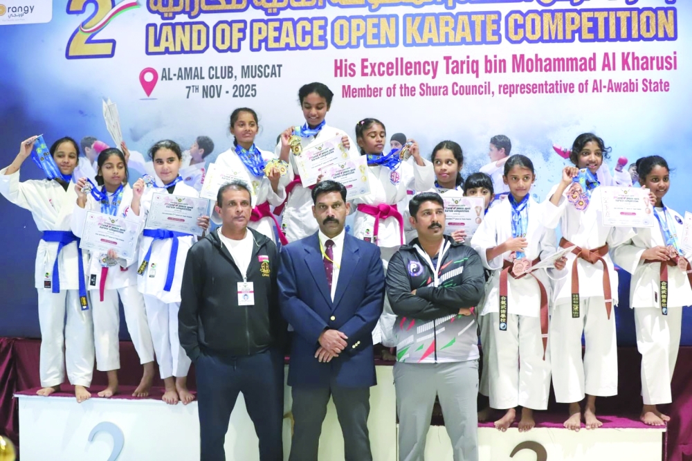 Winners and certificate holders with the officials.