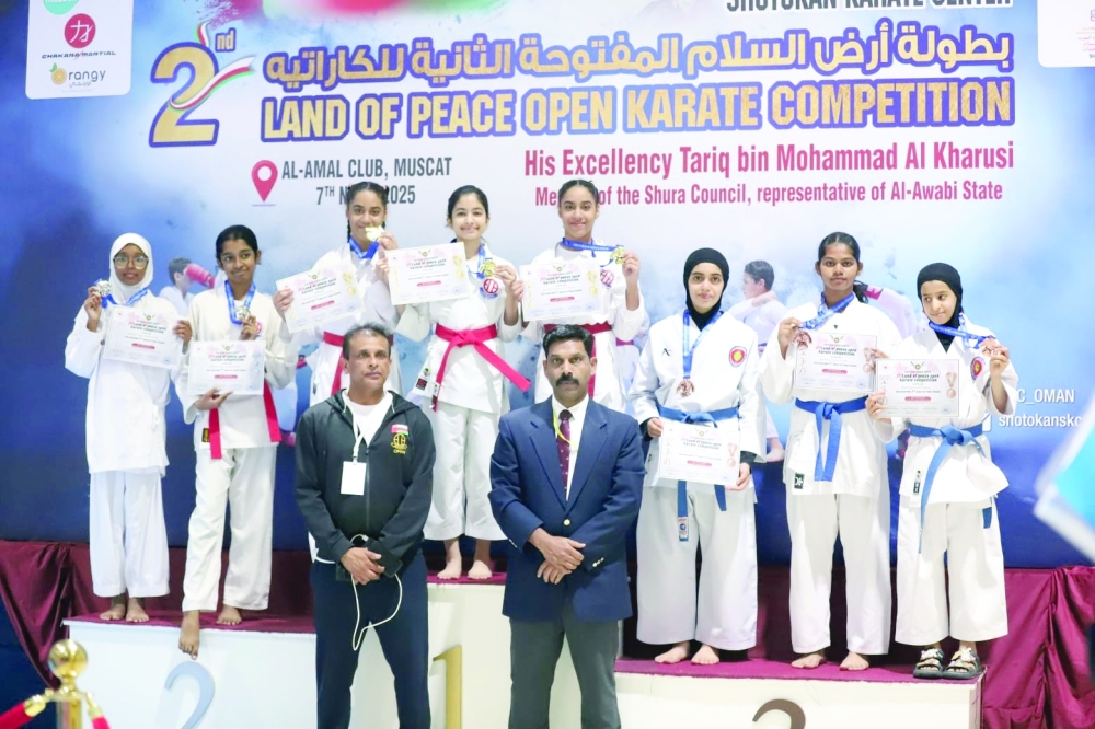 Winners and certificate holders with the officials.