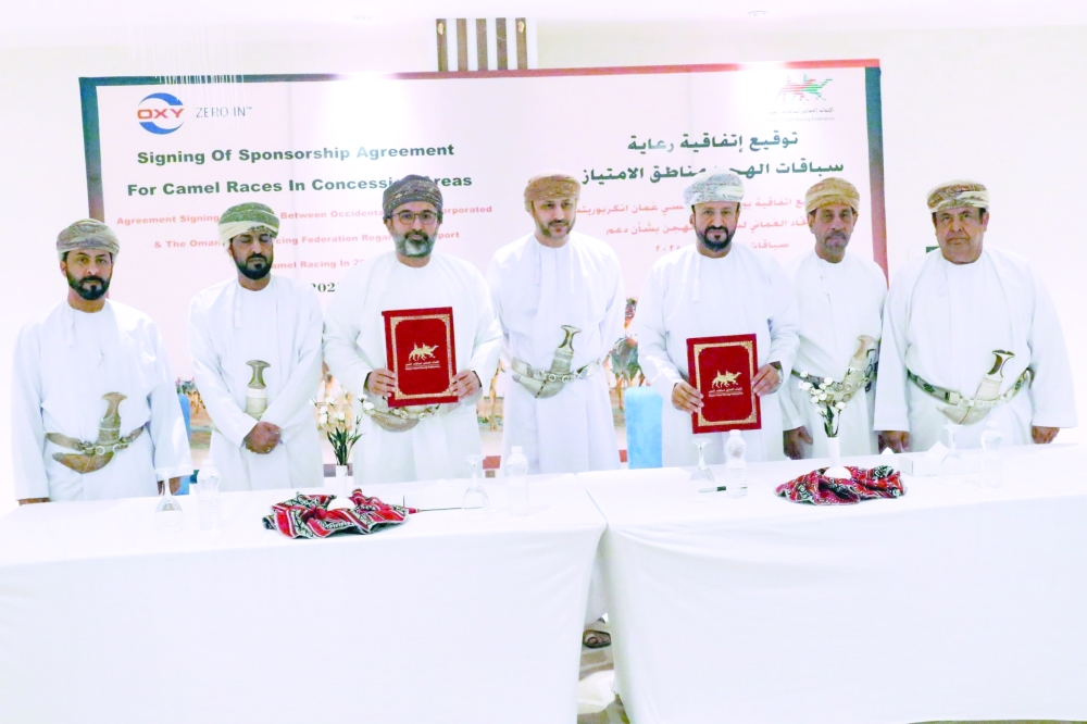 In the presence of Basil bin Ahmed al Rawas (C) the agreement was signed by Shaikh Said bin Saud al Ghafli (R), OCRF Chairman, and Thamer Dawood (L), Deputy Executive President at Occidental Oman.