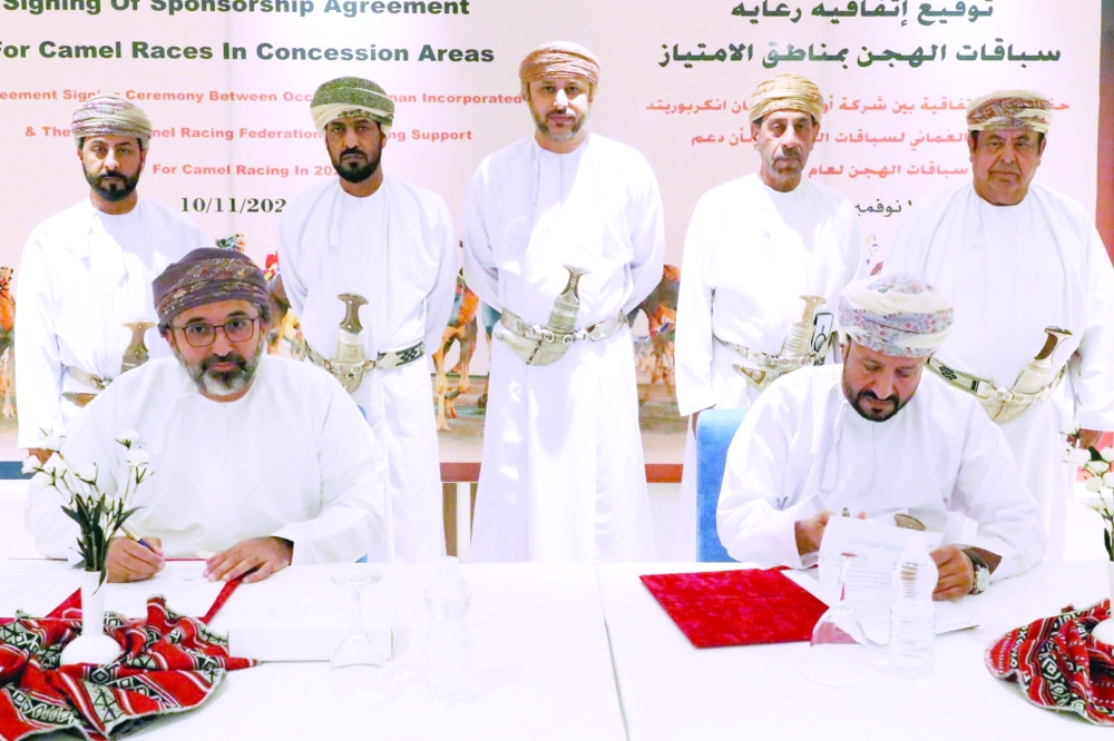 In the presence of Basil bin Ahmed al Rawas (C) the agreement was signed by Shaikh Said bin Saud al Ghafli (R), OCRF Chairman, and Thamer Dawood (L), Deputy Executive President at Occidental Oman.