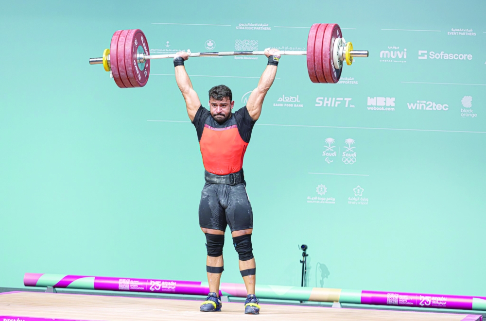 Ammar al Khanjari during his weightlifting bout.