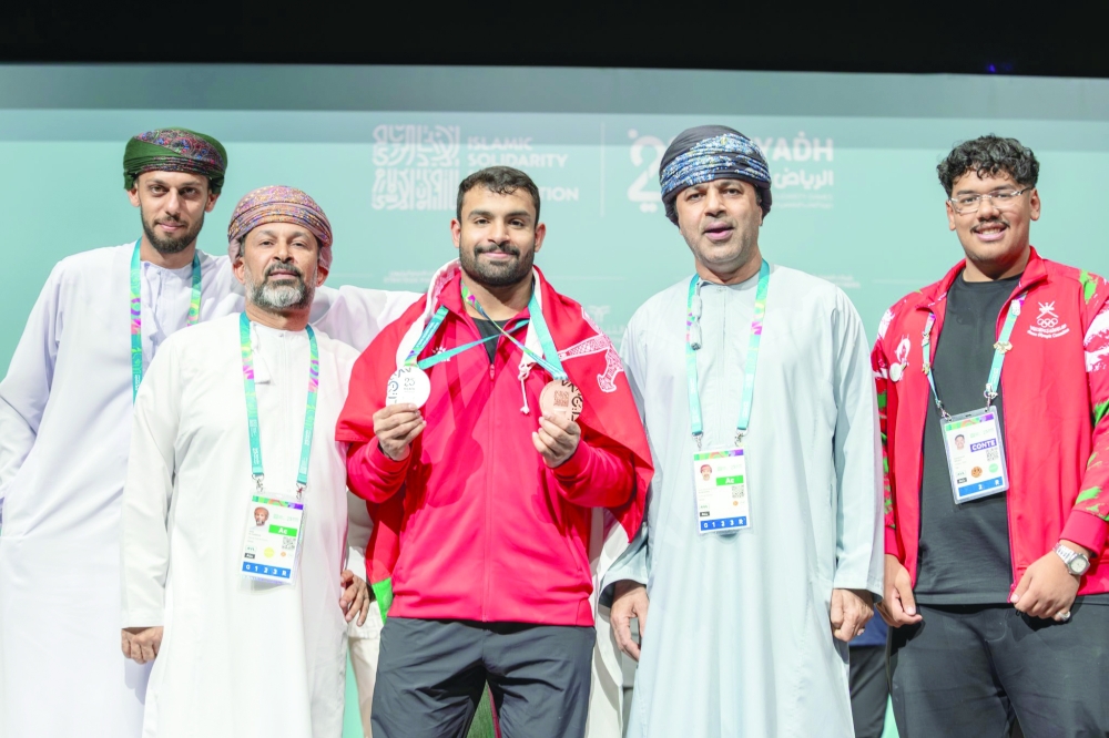 Ammar al Khanjari celebrates with the Omani delegation members.