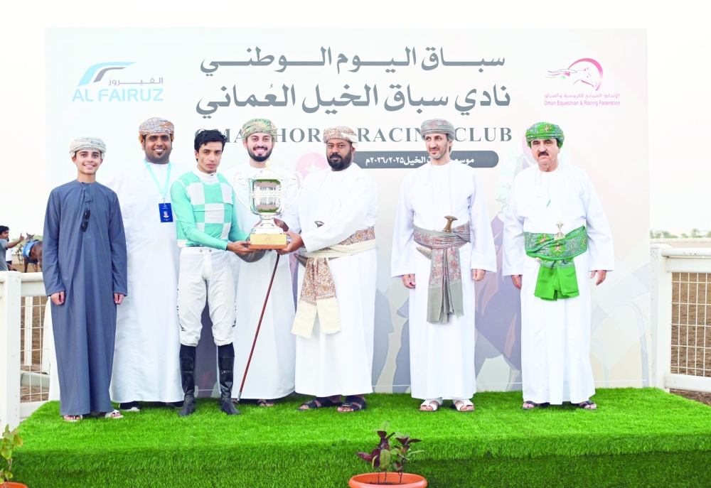 At the end of the races, Guest of Honour HH Sayyid Namir bin Majid al Said crowned the winners, praising the strong competitive spirit and the efforts of the Oman Equestrian Federation in advancing horse racing.