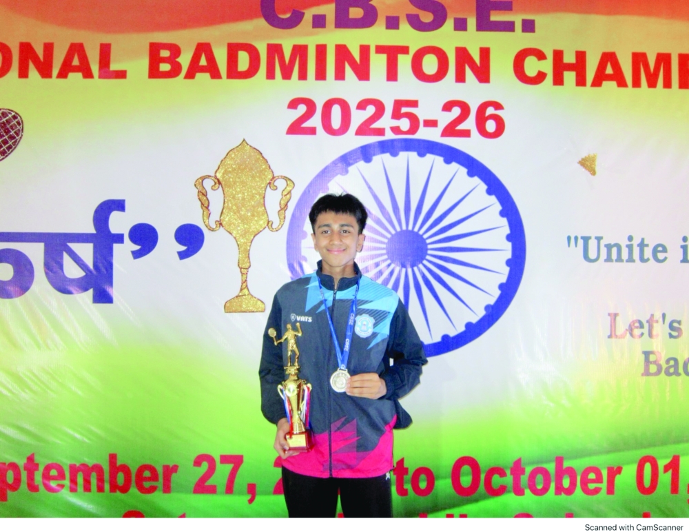 ISM student Himnish Shahlot with the silver medal and trophy.