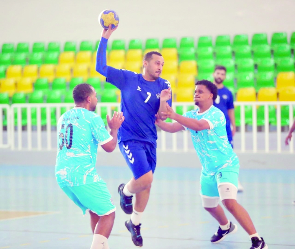 Al Shabab and Salalah players in action.